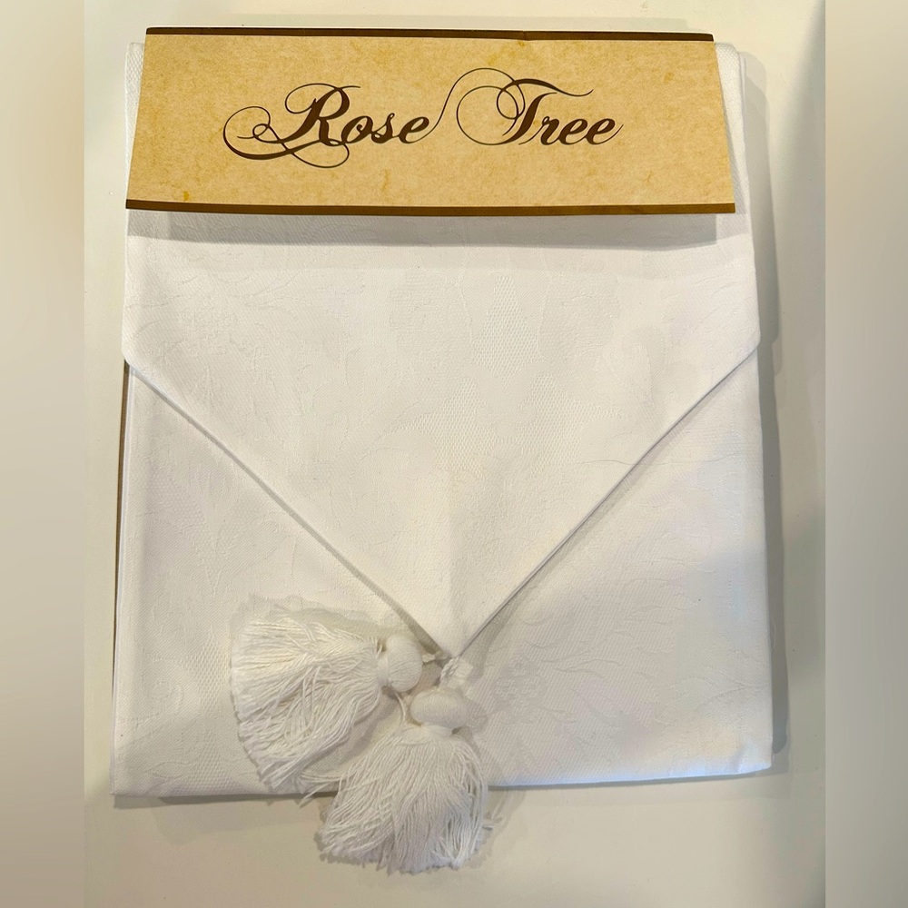 Rose Tree NWT 108” White Damask Runner